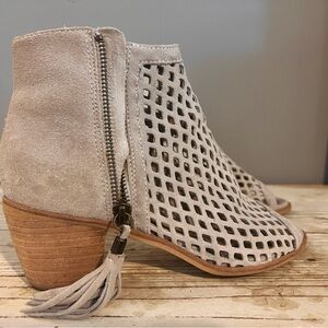 Matisse beige suede peep toe booties, size 7.5. Li